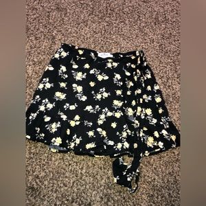 hollister skirt size small